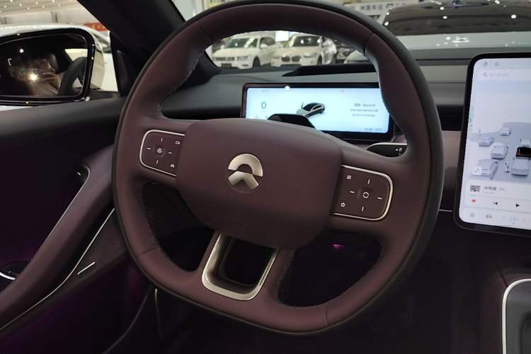 Used Nio ET5 2025 75 kWh Steering Wheel