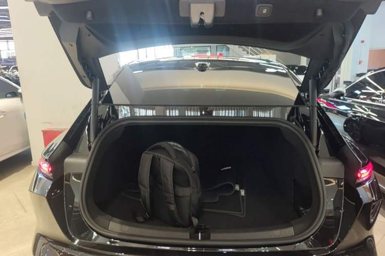 Used Nio ET5 2025 75 kWh Trunk