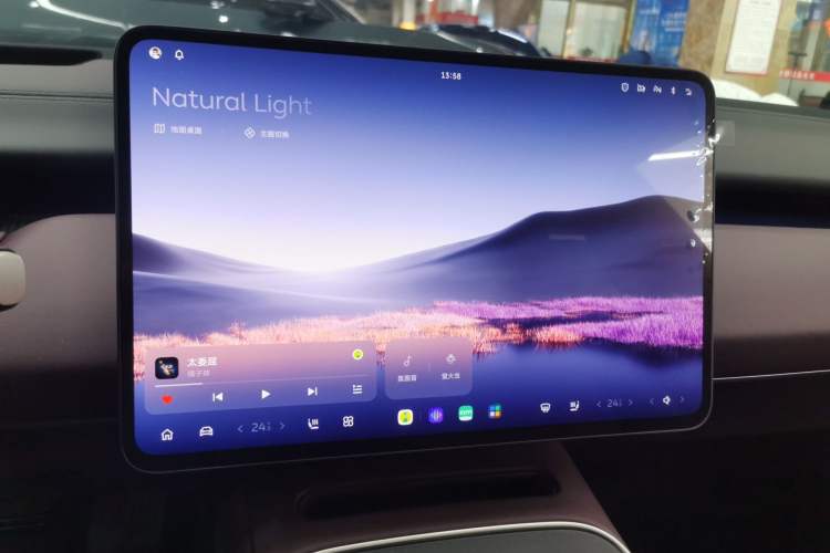 Used Nio ET5 2025 75 kWh Audio And AC Panel