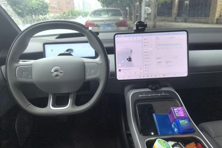 Used Nio ET5 2025 75 kWh Center Console