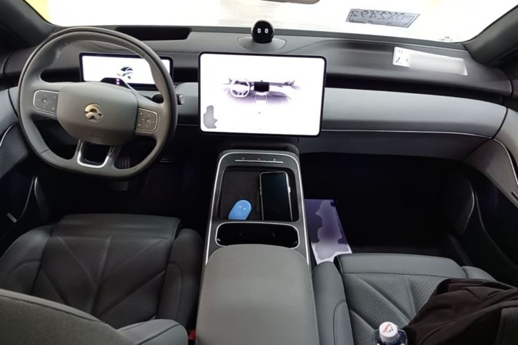 Used Nio ET5 2025 75 kWh Center Console