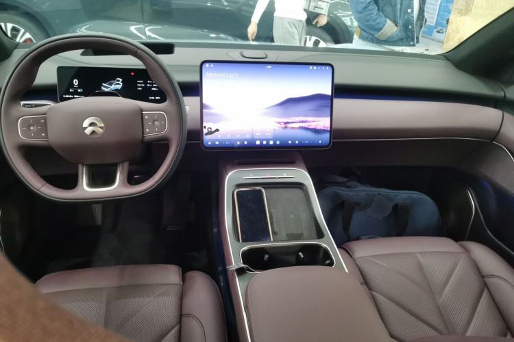 Used Nio ET5 2025 75 kWh Center Console