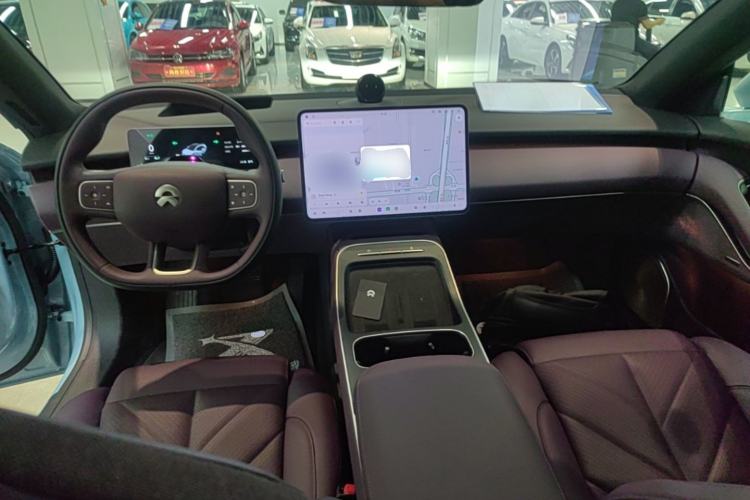 Used Nio ET5 2025 75 kWh Center Console