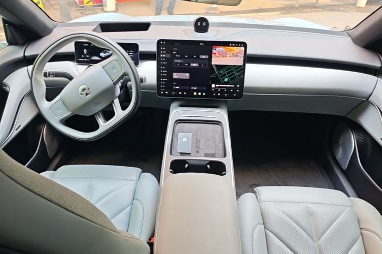 Used Nio ET5 2025 75 kWh Center Console
