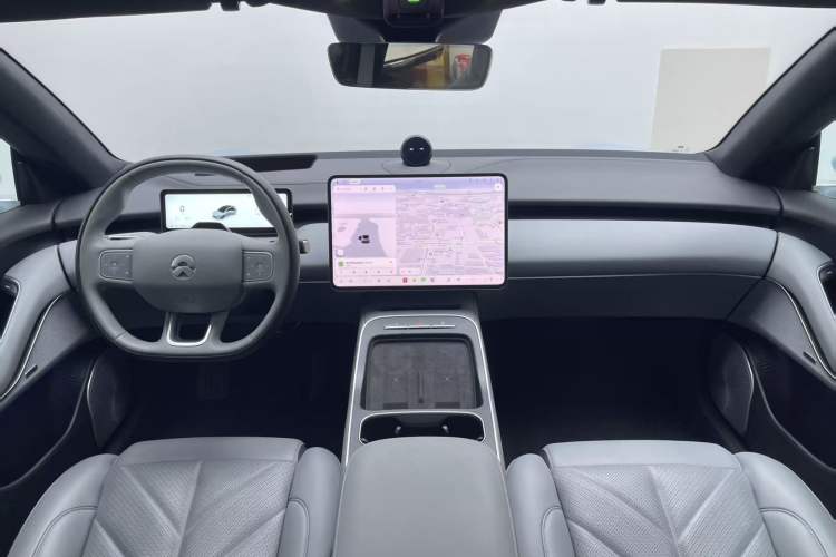 Used Nio ET5 2025 75 kWh Center Console