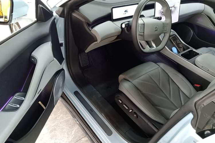 Used Nio ET5 2025 75 kWh Driver Seat