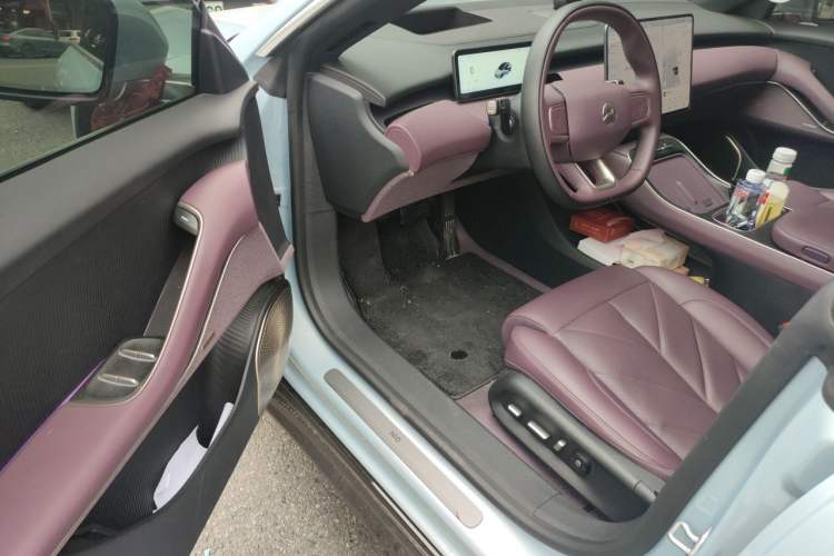 Used Nio ET5 2025 75 kWh Driver Seat