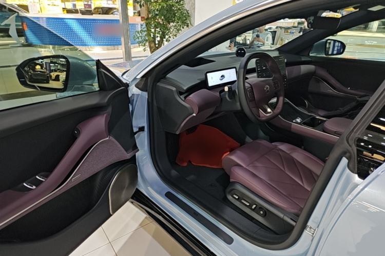 Used Nio ET5 2025 75 kWh Driver Seat