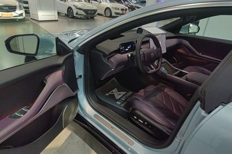 Used Nio ET5 2025 75 kWh Driver Seat