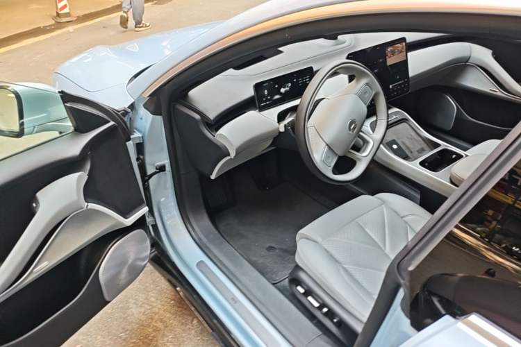 Used Nio ET5 2025 75 kWh Driver Seat