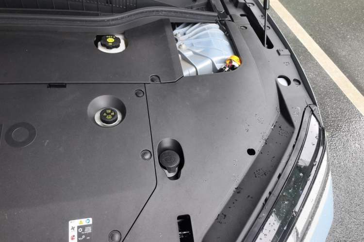 Used Nio ET5 2025 75 kWh Engine Bay Left