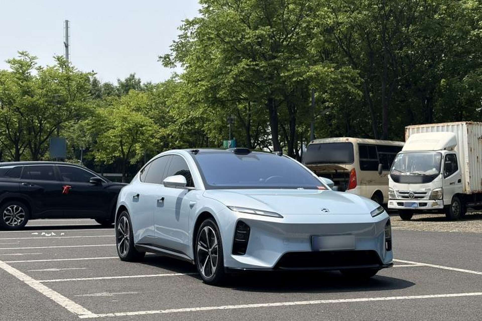 Used Nio ET5 2025 75 kWh Exterior 2