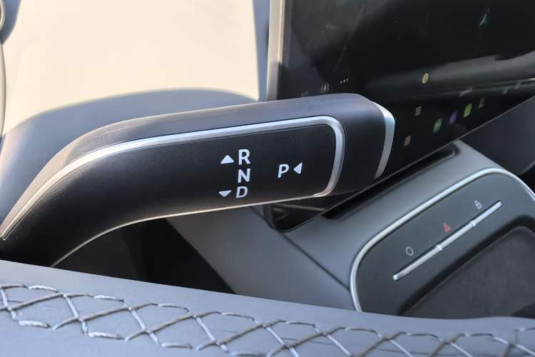 Used Nio ET5 2025 75 kWh Gear Lever