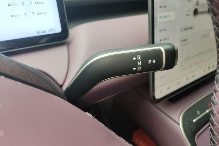 Used Nio ET5 2025 75 kWh Gear Lever