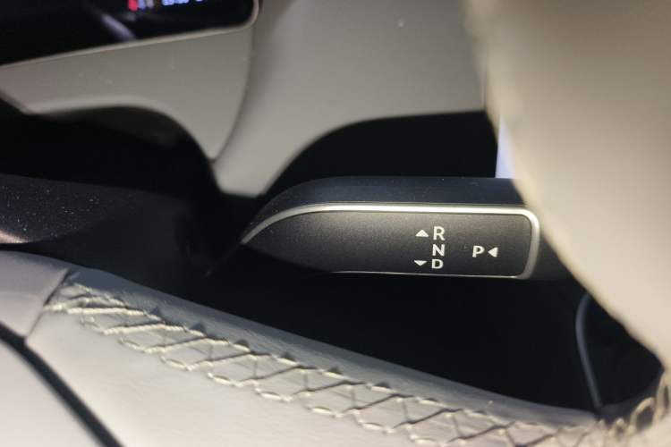 Used Nio ET5 2025 75 kWh Gear Lever