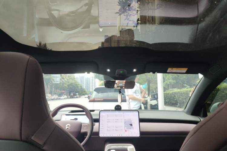 Used Nio ET5 2025 75 kWh Headliner