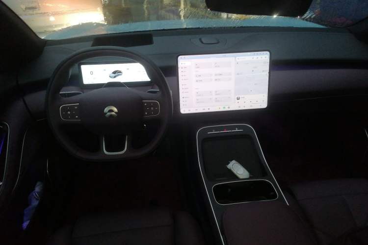 Used Nio ET5 2025 75 kWh Interior 2
