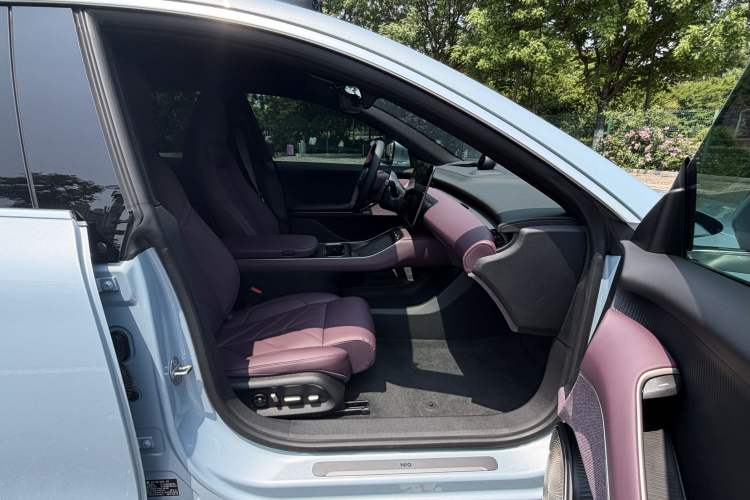 Used Nio ET5 2025 75 kWh Interior 4