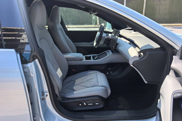 Used Nio ET5 2025 75 kWh Interior 6