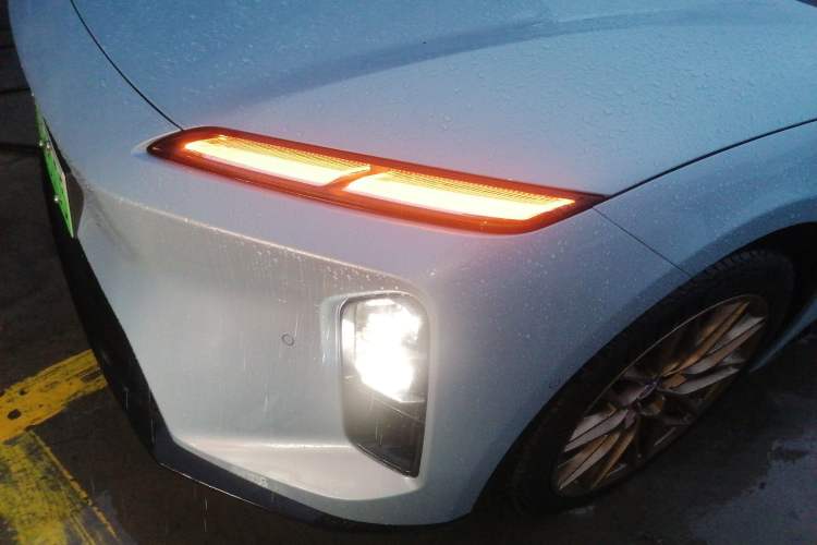 Used Nio ET5 2025 75 kWh Left Front Headlight