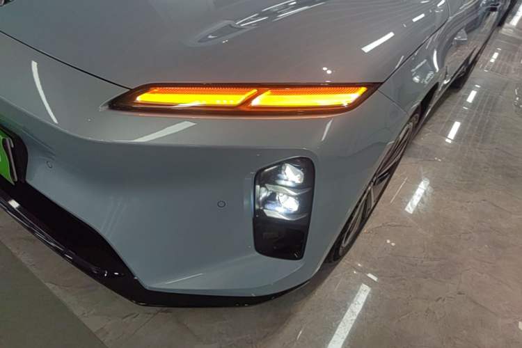 Used Nio ET5 2025 75 kWh Left Front Headlight
