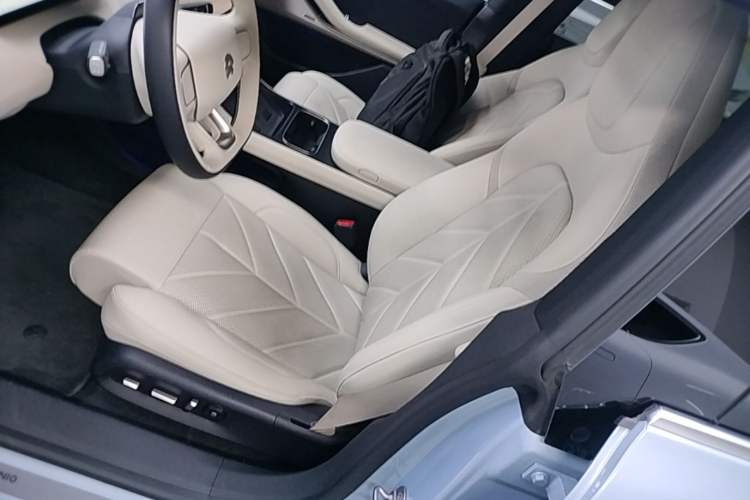Used Nio ET5 2025 75 kWh Left Front Seat