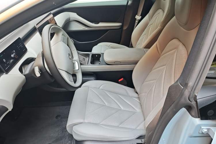 Used Nio ET5 2025 75 kWh Left Front Seat
