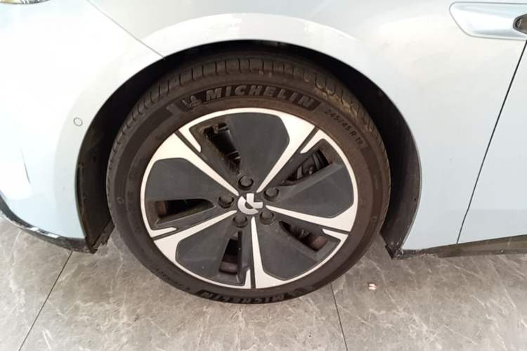 Used Nio ET5 2025 75 kWh Left Front Wheel Hub