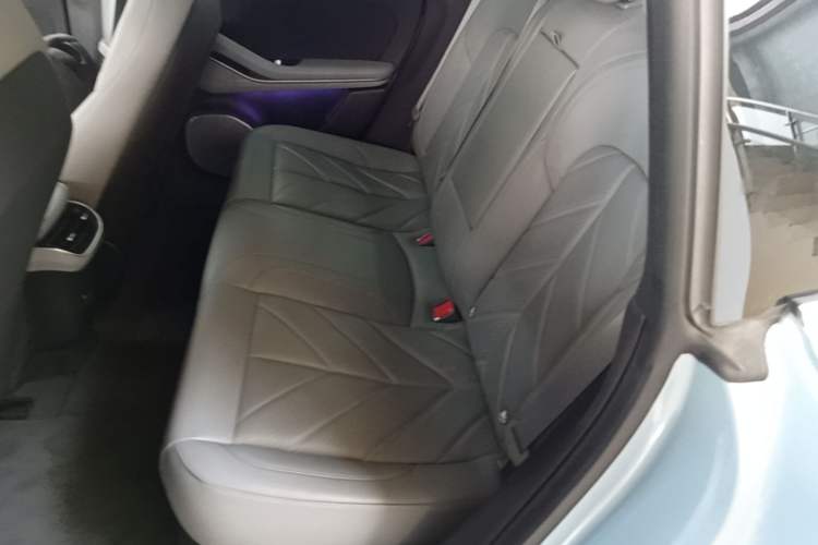 Used Nio ET5 2025 75 kWh Left Rear Seat