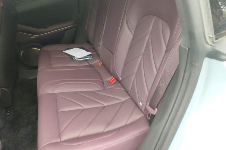 Used Nio ET5 2025 75 kWh Left Rear Seat
