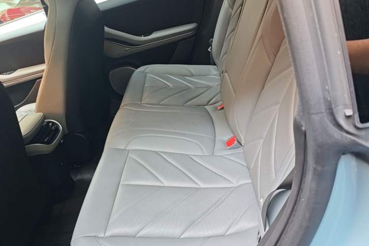 Used Nio ET5 2025 75 kWh Left Rear Seat