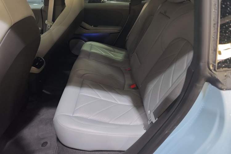 Used Nio ET5 2025 75 kWh Left Rear Seat