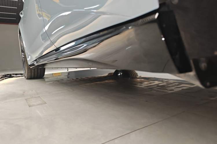 Used Nio ET5 2025 75 kWh Left Side Sill
