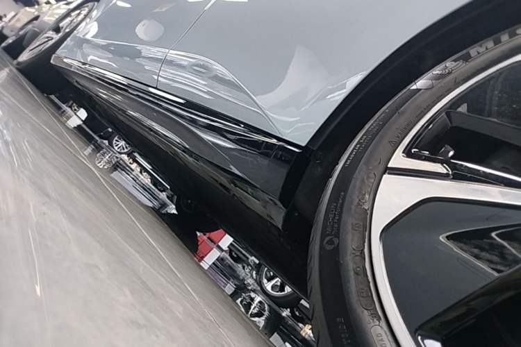 Used Nio ET5 2025 75 kWh Left Side Sill