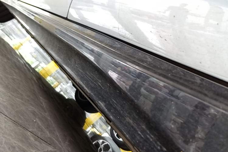 Used Nio ET5 2025 75 kWh Left Side Sill