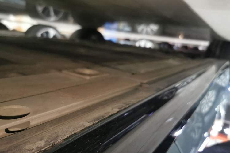 Used Nio ET5 2025 75 kWh Left Side Sill