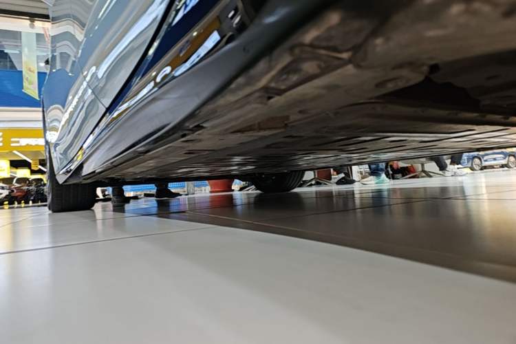 Used Nio ET5 2025 75 kWh Left Side Sill