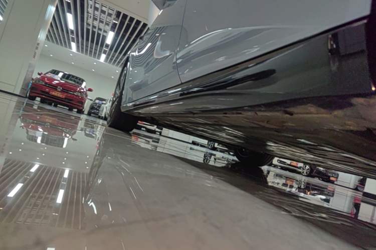 Used Nio ET5 2025 75 kWh Left Side Sill
