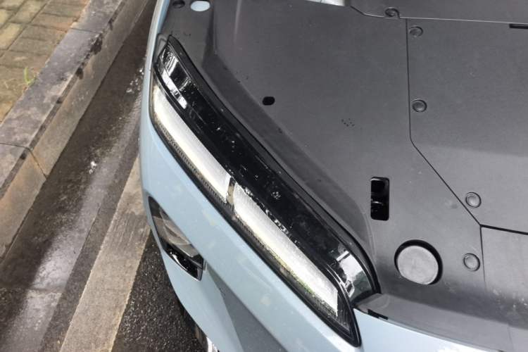 Used Nio ET5 2025 75 kWh Right Front Headlight