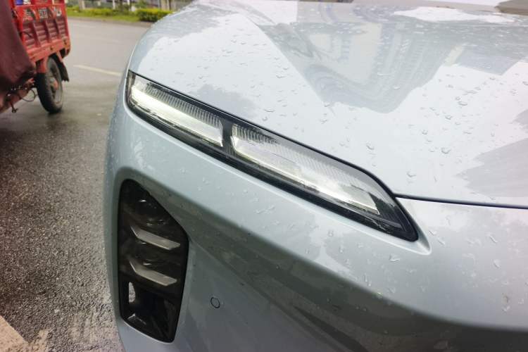 Used Nio ET5 2025 75 kWh Right Front Headlight