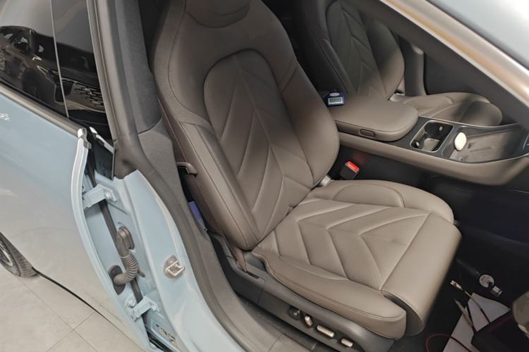 Used Nio ET5 2025 75 kWh Right Front Seat