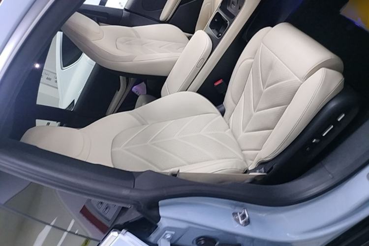 Used Nio ET5 2025 75 kWh Right Front Seat