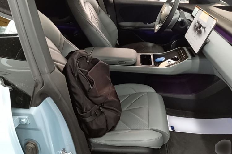Used Nio ET5 2025 75 kWh Right Front Seat