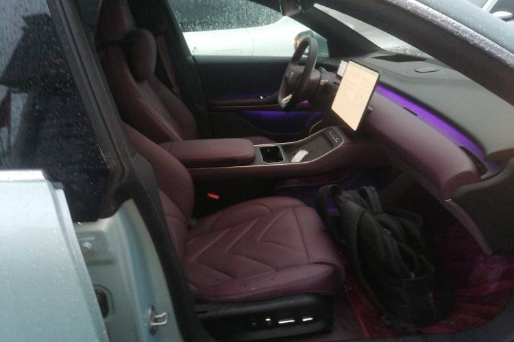 Used Nio ET5 2025 75 kWh Right Front Seat