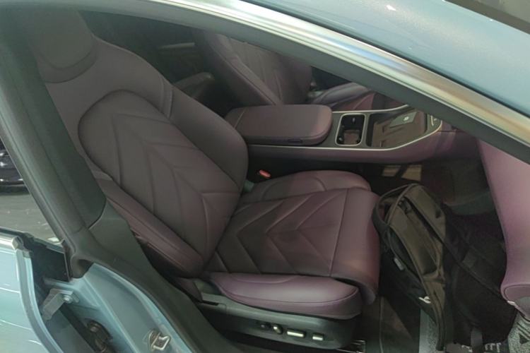 Used Nio ET5 2025 75 kWh Right Front Seat