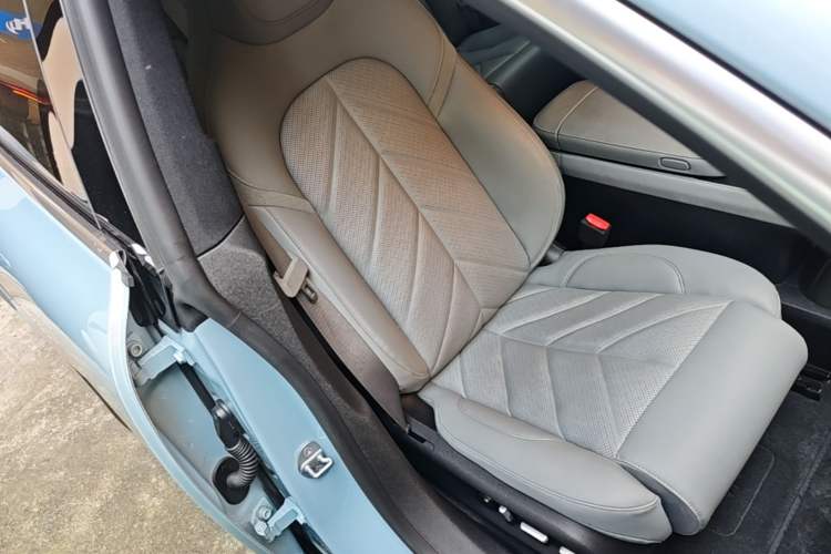 Used Nio ET5 2025 75 kWh Right Front Seat