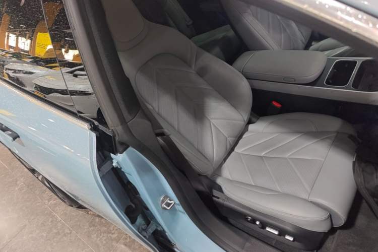 Used Nio ET5 2025 75 kWh Right Front Seat