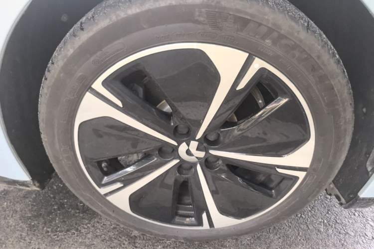 Used Nio ET5 2025 75 kWh Right Front Wheel Hub