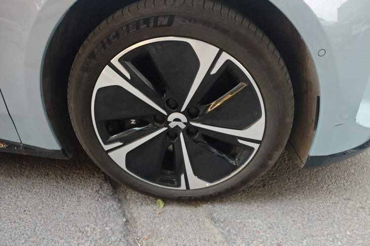 Used Nio ET5 2025 100 kWh Right Front Wheel Hub