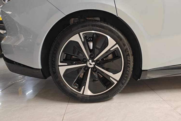 Used Nio ET5 2025 75 kWh Right Rear Wheel Hub